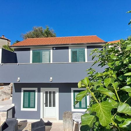Kuca Za Odmor Dobrila Hotell Jelsa  Exteriör bild