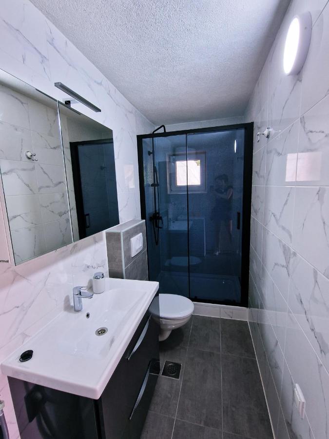 Kuca Za Odmor Dobrila Hotell Jelsa  Exteriör bild