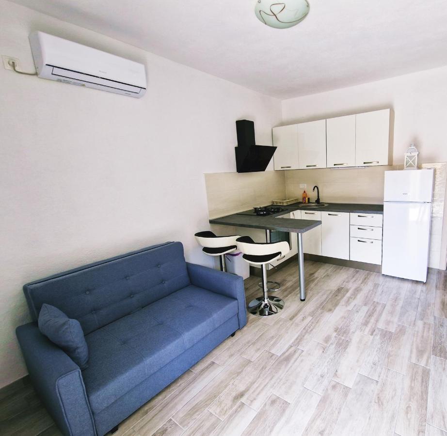 Kuca Za Odmor Dobrila Hotell Jelsa  Exteriör bild