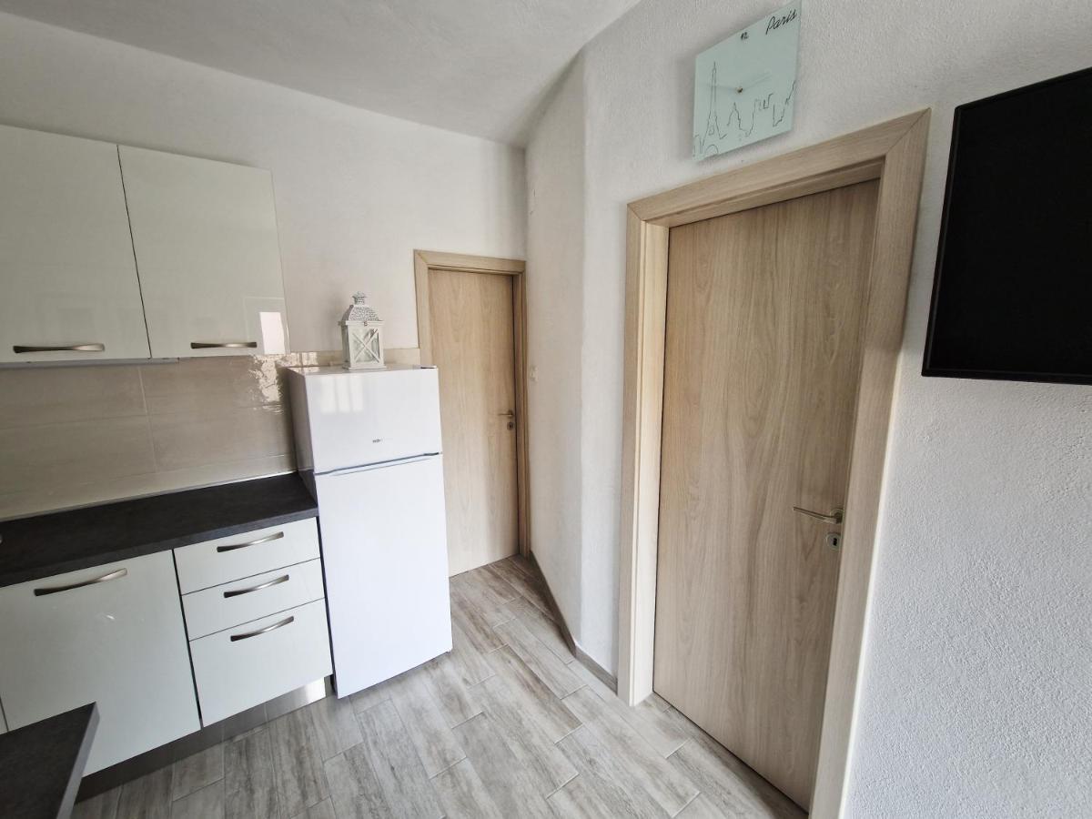 Kuca Za Odmor Dobrila Hotell Jelsa  Exteriör bild