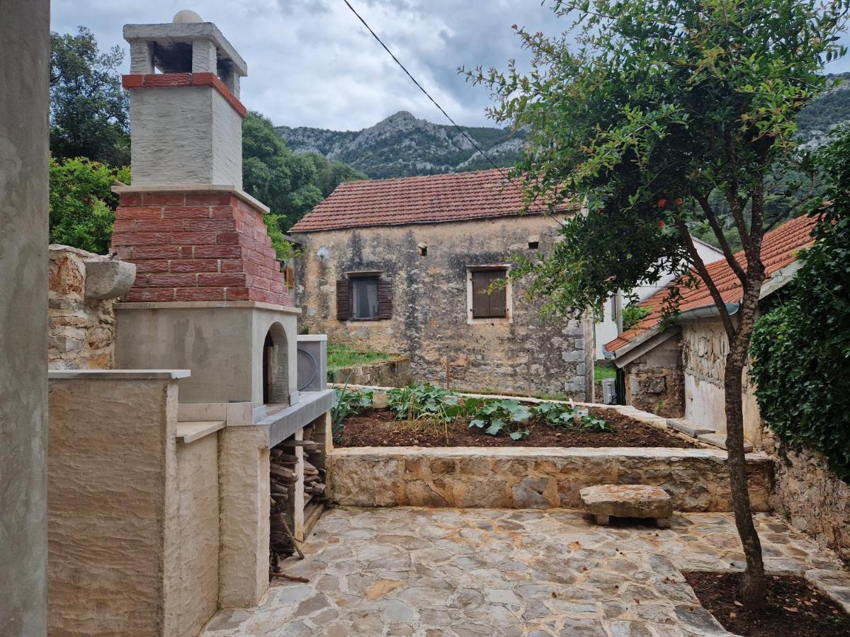 Kuca Za Odmor Dobrila Hotell Jelsa  Exteriör bild