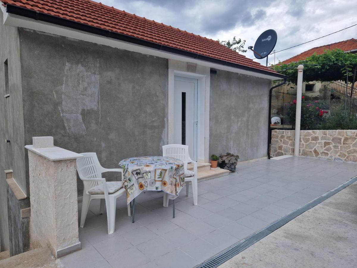 Kuca Za Odmor Dobrila Hotell Jelsa  Exteriör bild