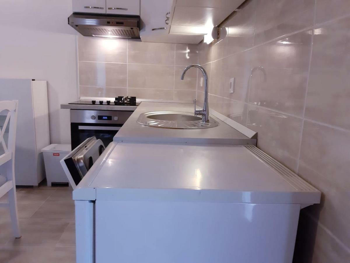 Kuca Za Odmor Dobrila Hotell Jelsa  Exteriör bild