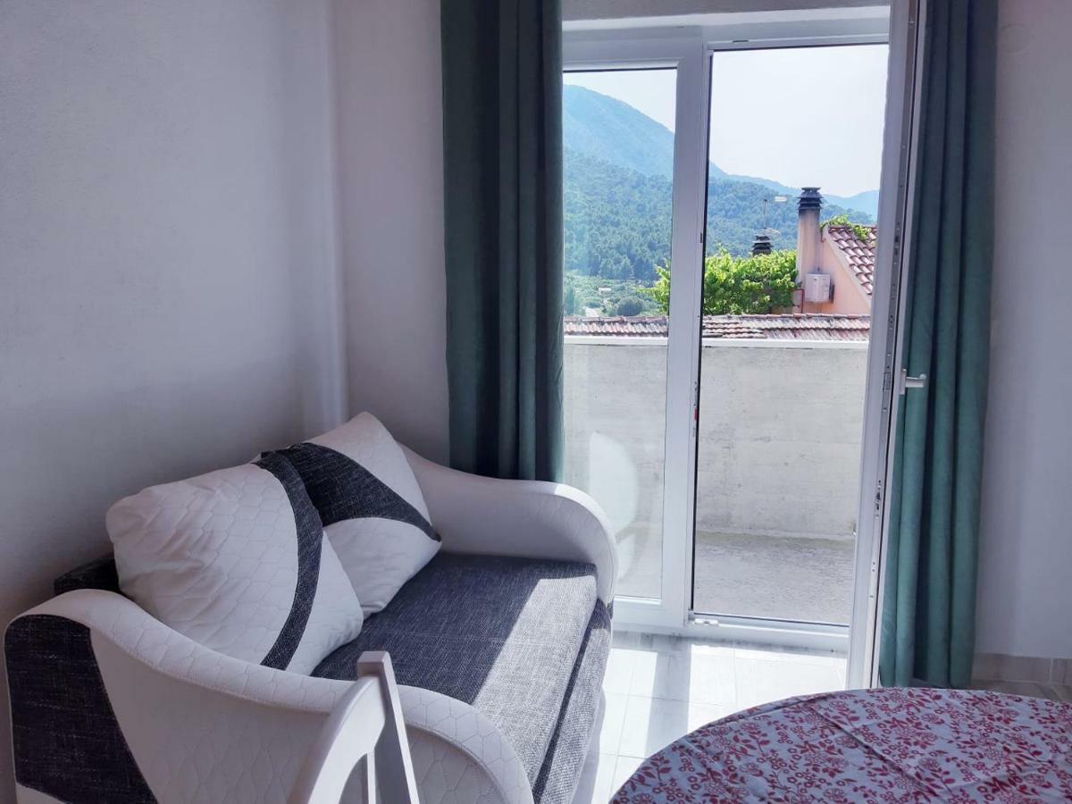 Kuca Za Odmor Dobrila Hotell Jelsa  Exteriör bild