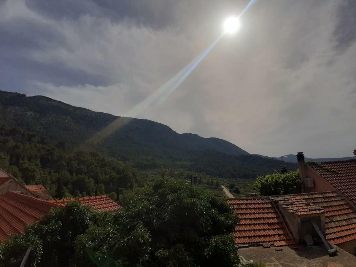 Kuca Za Odmor Dobrila Hotell Jelsa  Exteriör bild
