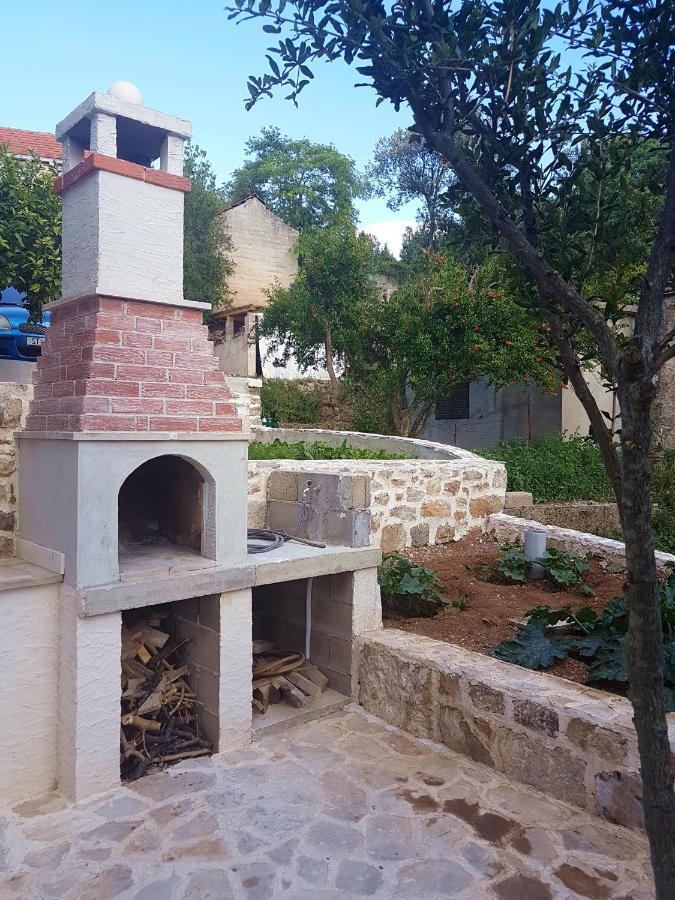 Kuca Za Odmor Dobrila Hotell Jelsa  Exteriör bild
