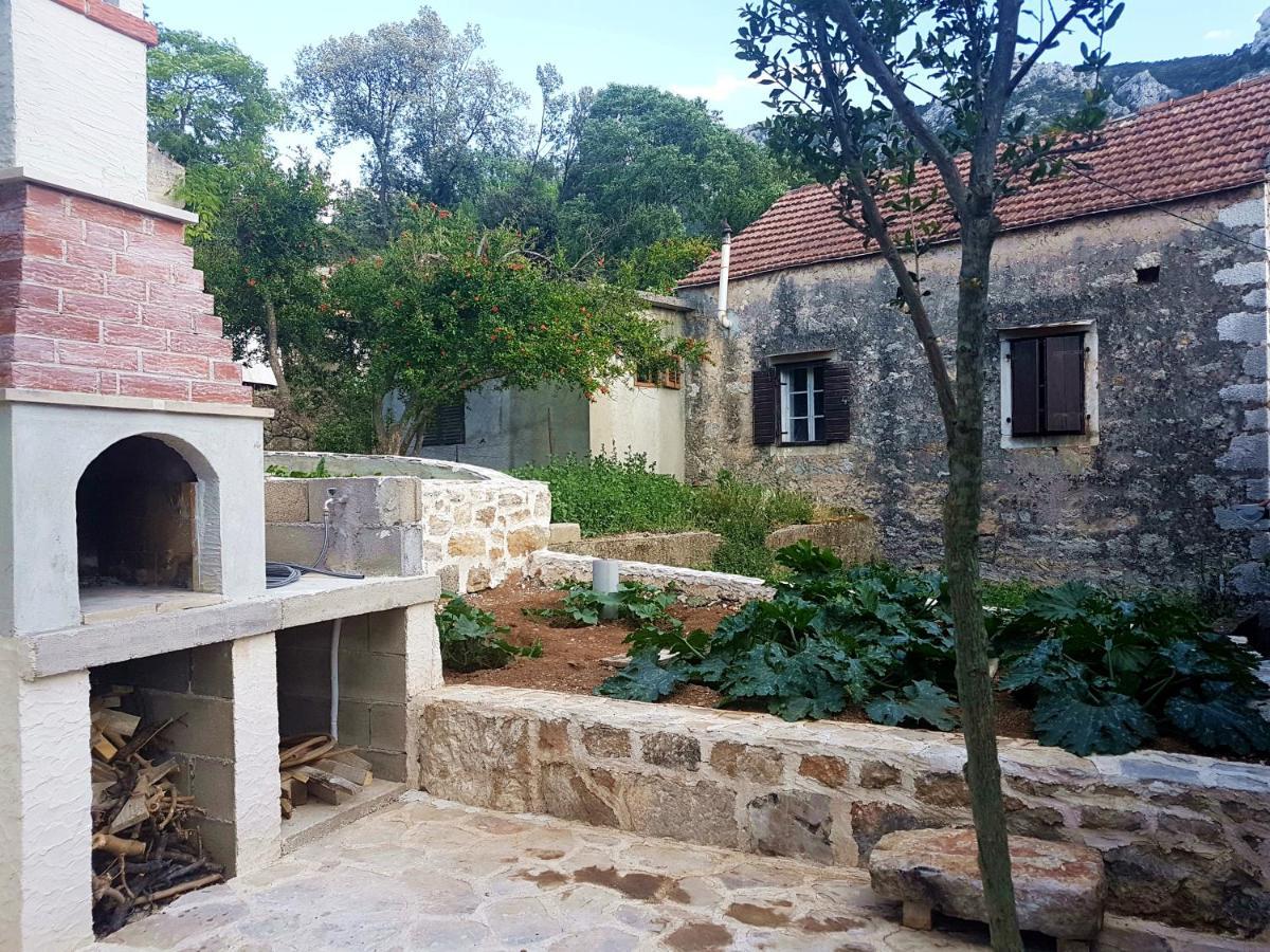 Kuca Za Odmor Dobrila Hotell Jelsa  Exteriör bild